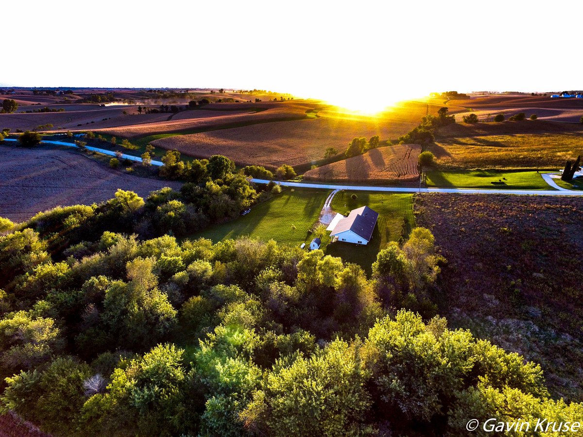 gavin_kruse's tweet photo. Photo of a customer's property. 
#drone #aerial #photography #Iowa https://t.co/Ru9s2uI2Ox