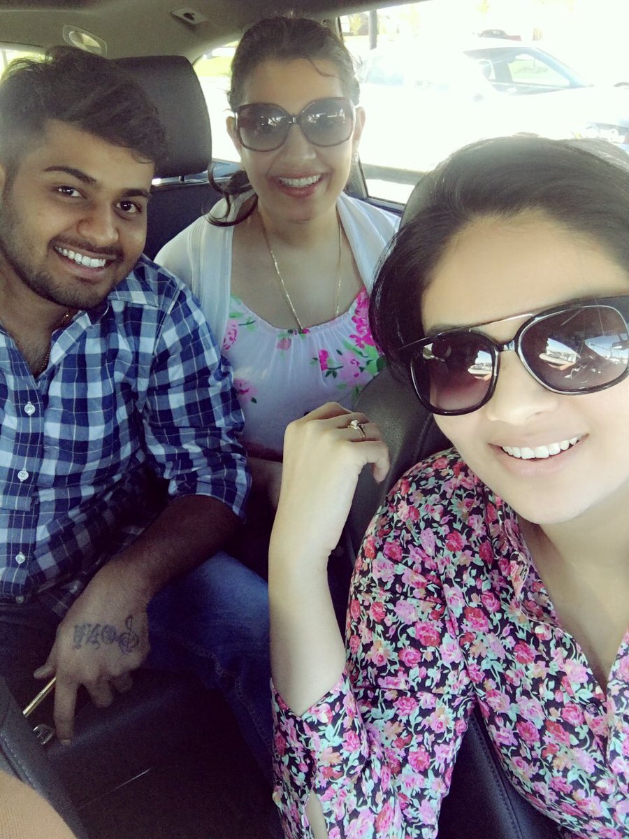 MukhiSree's tweet photo. Before the show, here we are on air at Yuva radio Dallas! #Dallas #octdiaries #Radio #Onair 😍☺️😁 https://t.co/hn6ze1OCAC