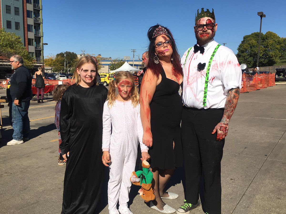 DMZombieWalk's tweet image. We've got a lot of good looking zombies out here. #dmzombiewalk16