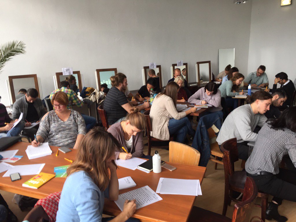 nikfoerster's tweet photo. Wo bin ich in 5 Jahren? Konzentriertes Schreiben: Gründer beim Visioning-Workshop #deGUT2016 https://t.co/JhwZYVyNy7 https://t.co/OUCx8oVWJk