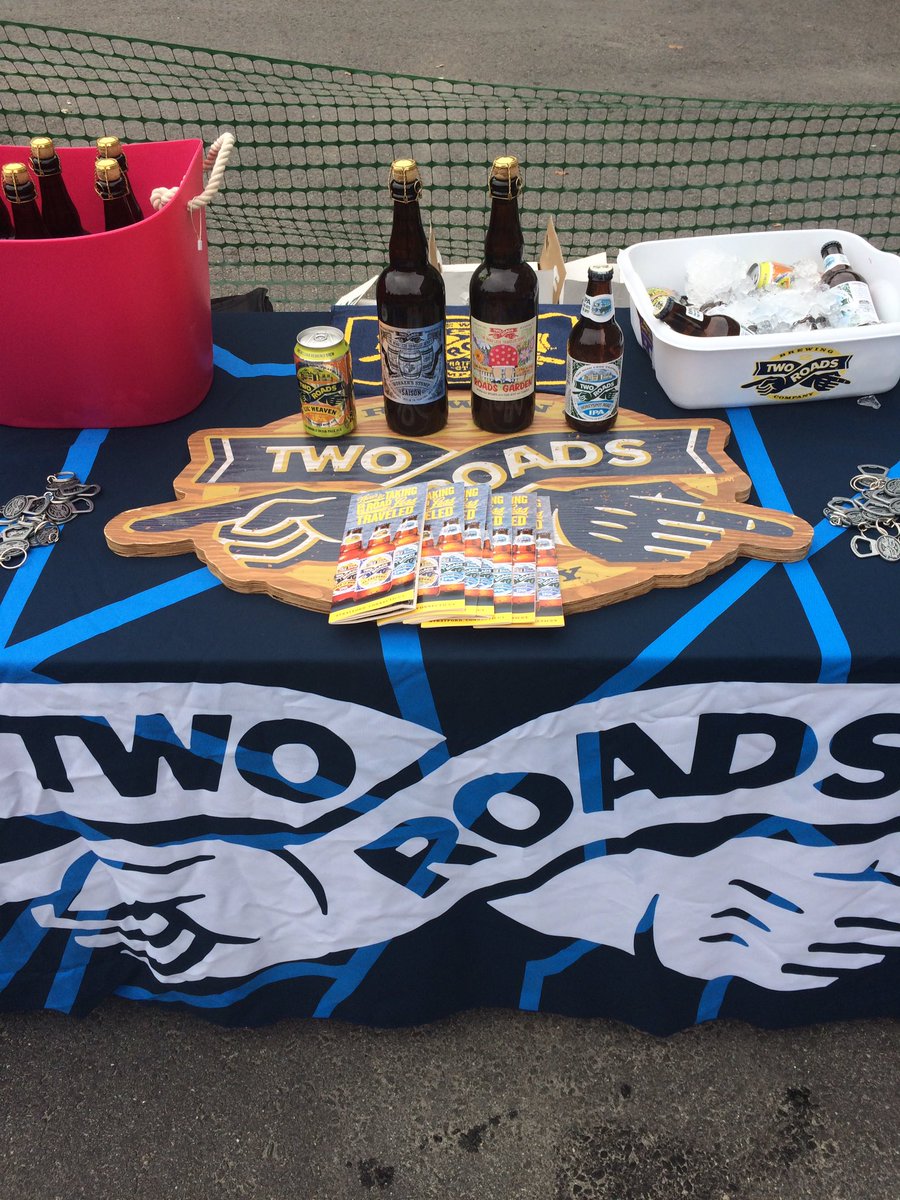 caitgue's tweet photo. Ready to pour at the #ParrottDelaneyTavern #AutumnBrewFest ! @2RoadsBrewing #WorkersStomp and #RoadsGarden! #NewHartford @MBA_ChrisP https://t.co/m3sWygVYK1