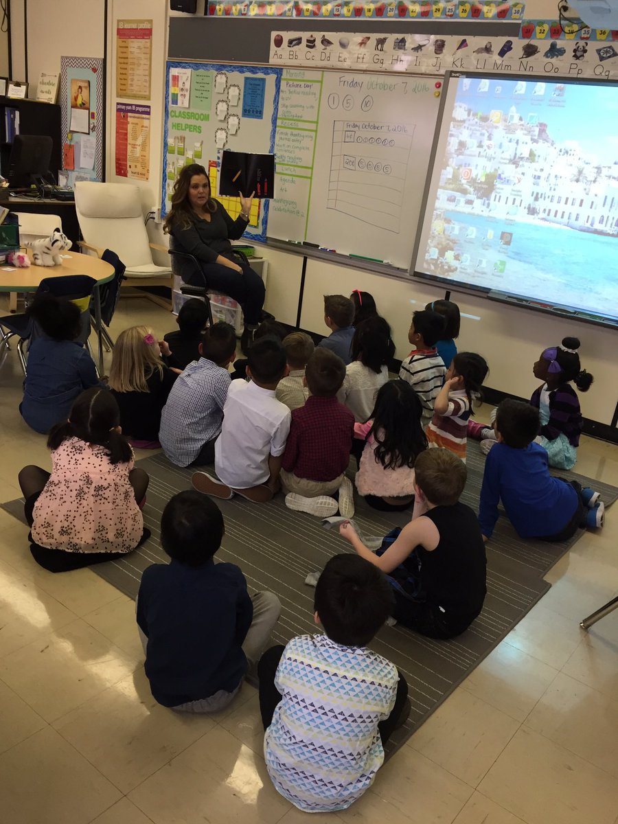 mrsgraber2's tweet photo. Thank you to all of the amazing readers that came in to read to us! #readinweek @StClementECSD https://t.co/BlxFiM5QKt