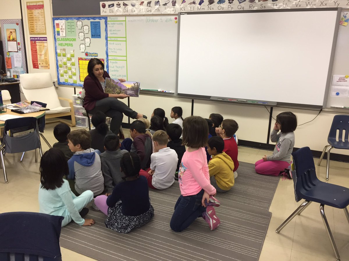 mrsgraber2's tweet photo. Thank you to all of the amazing readers that came in to read to us! #readinweek @StClementECSD https://t.co/BlxFiM5QKt