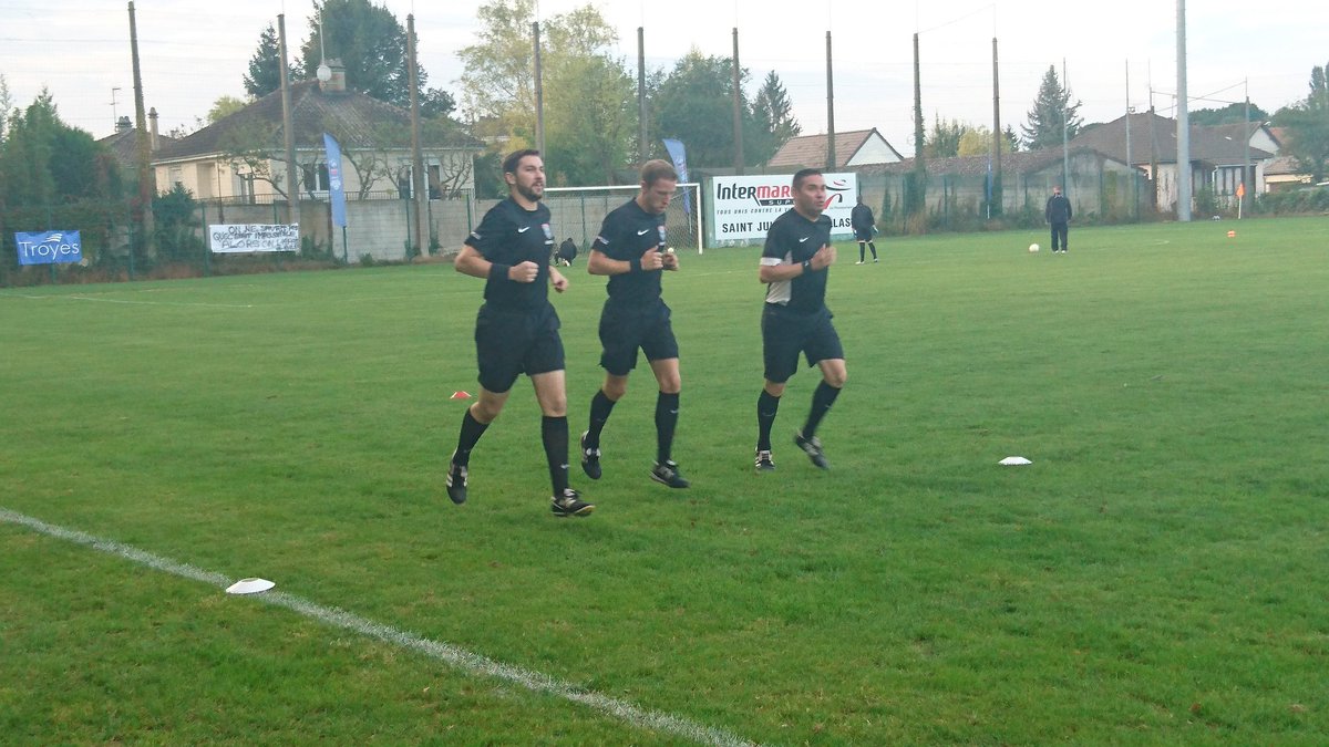 ESMunicipaux3's tweet photo. @ESMunicipaux3 vs @_CSSA  Échauffement des équipes...

#CDF https://t.co/EfOzmOdaFU