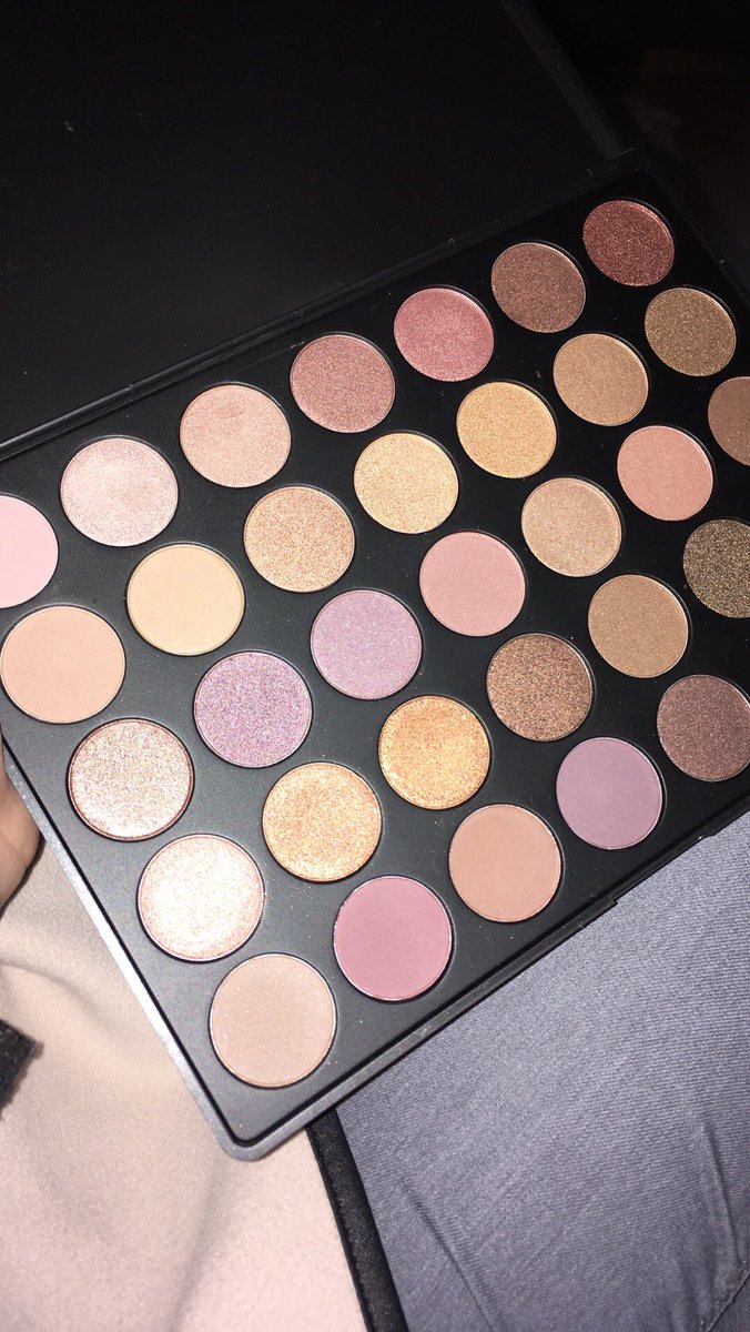 EllieGillott's tweet photo. i have the bestest friend ever😍😭 #morphe35t @_teecarts https://t.co/oaBPvs64HM