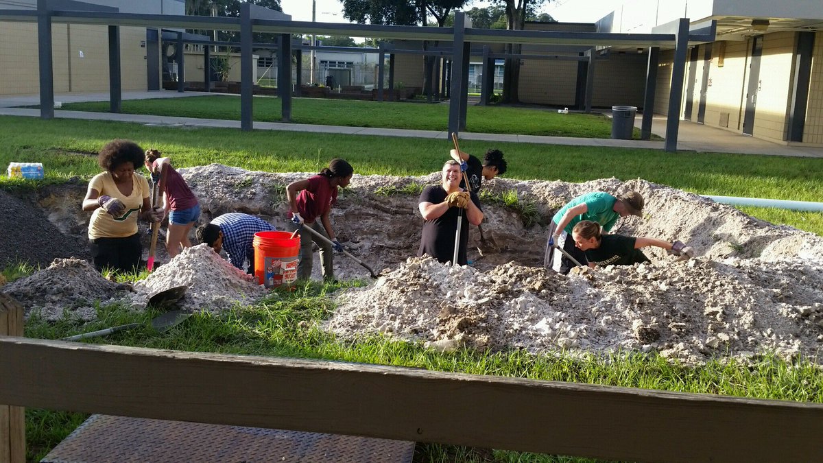 webbmiddle's tweet photo. #WebbMS #RainGarden being built! Thank you #USF for your support and dedication to this project. #WebbAndUniversityOfSouthFlorida https://t.co/ImsjCUz0d8