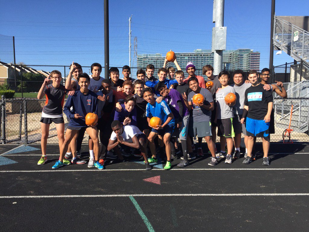NilesNorthBXC's tweet photo. Another pumpkin relays in the books! Best split: 61.4 w 4.5 pound pumpkin #xcfun https://t.co/LP0gM9zjCZ