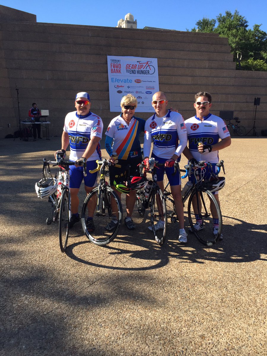 BetsyPriceftw's tweet image. Ready to ride with @TAFoodBank for their Gear up to end Kids hunger annual ride. Found some @FortWorthFire officers too!