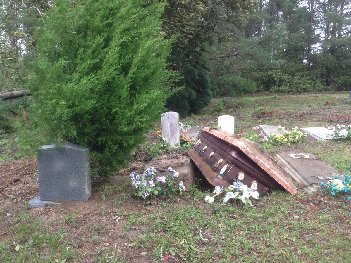 CharlestonCab's tweet photo. Casket out of the ground Charleston County Rte 17 #hollywood #HurricaneMatthew #chsnews #chswx https://t.co/fXTpB1Twrx