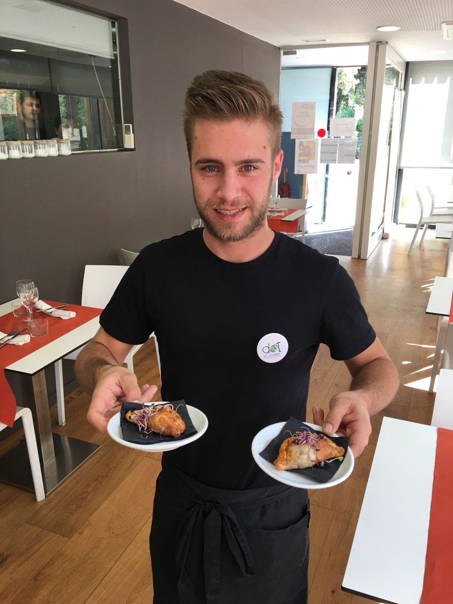 restaurantdot's tweet photo. És hora de #tapejar; demana-li al Marc la #calzone de l'#emBarca't! #visitterrassa #terrassa #rutadetapes #bolets #formatgeserrat https://t.co/KU29o0JjsO