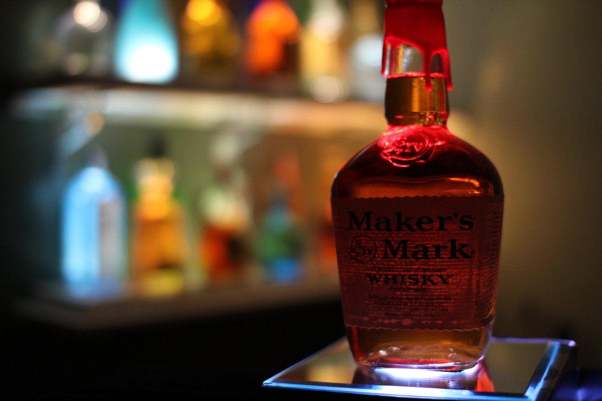 Lit_Displays's tweet photo. Bottle of the day goes to @MakersMark . Nicely underlit for it's unmistakable form.  #LiquorShelf #Underlit #LitDisplays #MakersMark https://t.co/OQLx4rbaM6