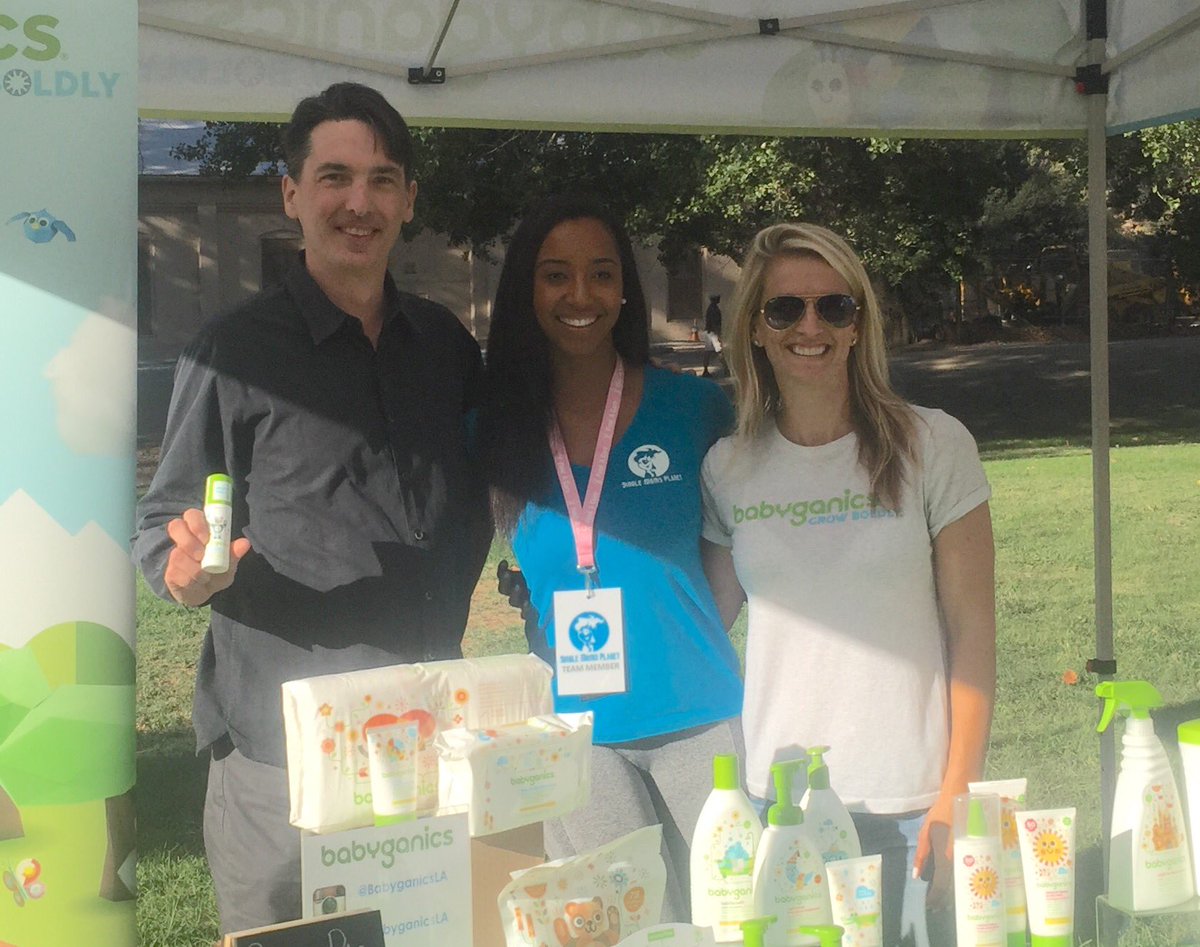 mikenavarre's tweet photo. Bright and early morning with some of the run 4 care crew. Great event Nef!@singlemomsplanet @babyganicsla https://t.co/NBEwqQ5m0d