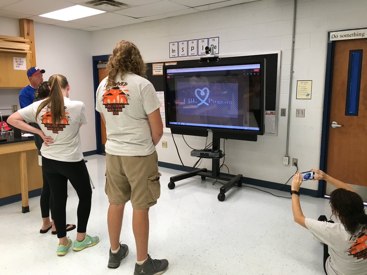 OwensAuxier's tweet photo. @KVEC_ARI Team Hope #hackalachia #PaintsvilleTigers https://t.co/5WIyjvhwUk