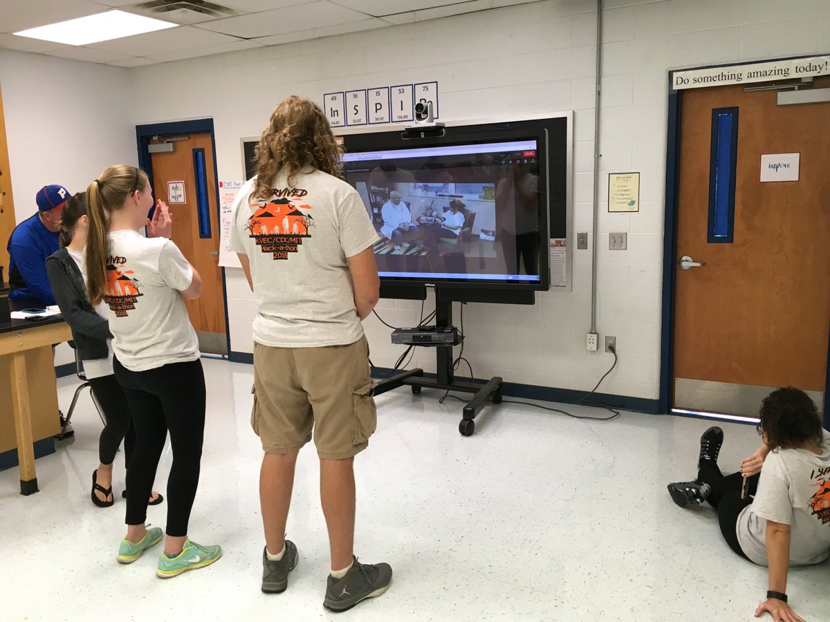OwensAuxier's tweet photo. @KVEC_ARI Team Hope #hackalachia #PaintsvilleTigers https://t.co/5WIyjvhwUk