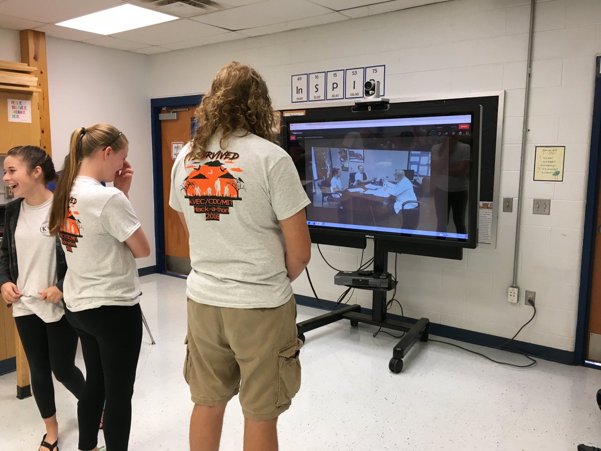 OwensAuxier's tweet photo. @KVEC_ARI Team Hope #hackalachia #PaintsvilleTigers https://t.co/5WIyjvhwUk