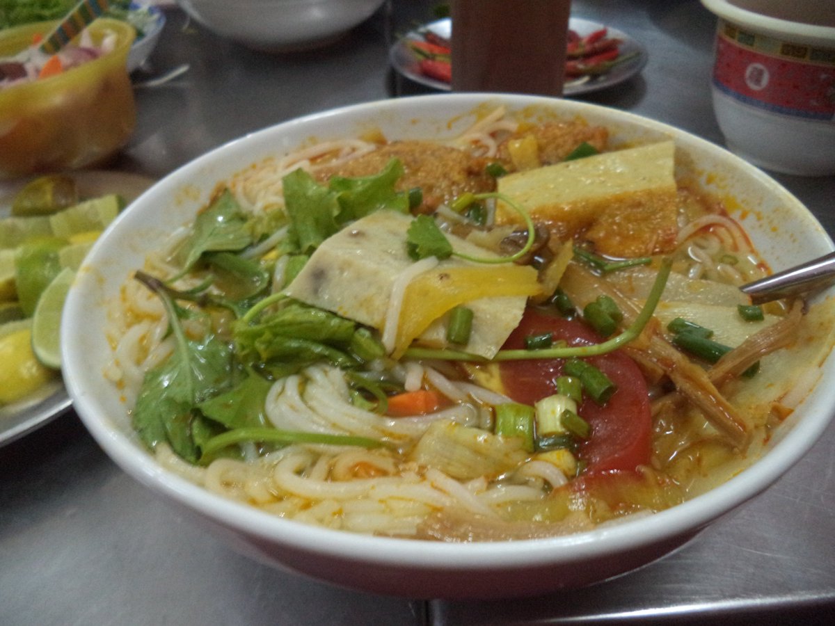 DaNangFoodTour's tweet photo. Da Nang is one of the finest places to have good food in Vietnam. Let's come join us and enjoy the best food ever https://t.co/g2kMkR7Et5 https://t.co/PakN4iCijr