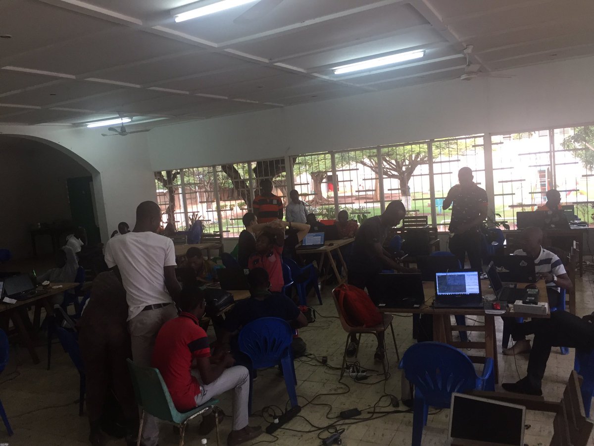 osmguinee's tweet photo. Fin du mapathon à Bouaké. Merci à tous et à toutes d'être venus et avoir apporté à votre manière une aide au peuple Haïtien. #Map4HT https://t.co/Qjo9jaCYKo