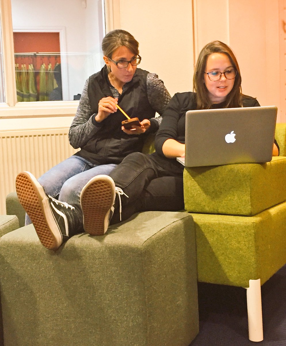 WTHackathon's tweet photo. Na een heerlijke Hollandse stamppot buffet wordt er door de teams weer hardt gewerkt #hackathonCE #circulareconomy https://t.co/7CZecpBIZI