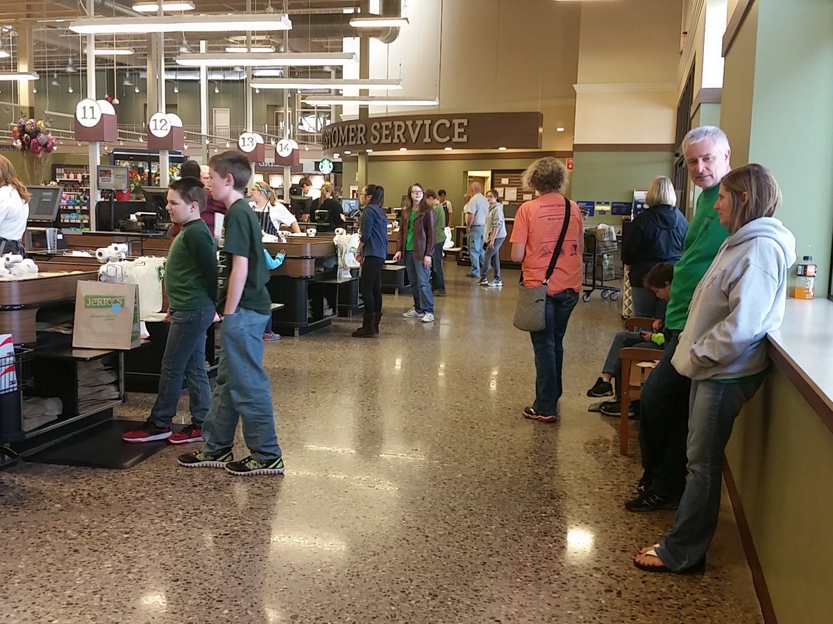 FTC7232's tweet photo. Today we are doing a fundraiser and Jerrys Foods. Come support!  😄 #omgrobots https://t.co/NRbm3xkaFM