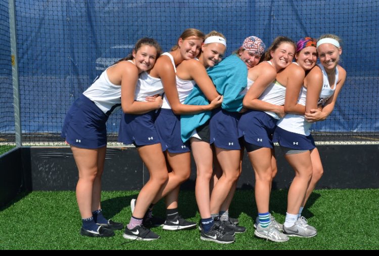 MND_FH's tweet photo. Had a great Senior night! Thanks to all of the seniors who have made this season such a great one 🌺💙 #weareMNDFH https://t.co/QCbQdqzLmU