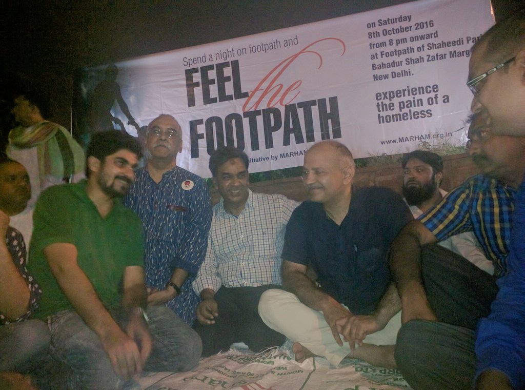 aapkapunjab's tweet photo. #worldhomelessday के मौके पर दिल्ली के कुछ लोग आज की रात फुटपाथ पर गुज़ार रहे हैं| #FeelTheFootpath
https://t.co/p47AXJY3P1
