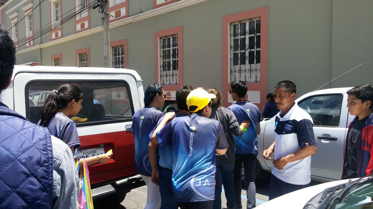 parkourMur's tweet photo. #Riobamba Mercado San Alfonso 
Jóvenes Adventistas
#ImpactoRiobamba 
#CamporiUE 
@NapoCadena https://t.co/1b2cZ29SX5