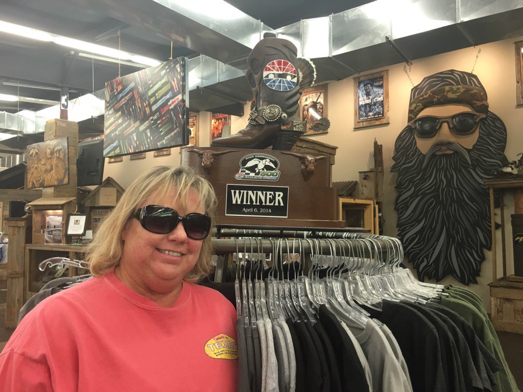 Darlinggeeclem's tweet photo. Found the Duck Commander 500 trophy #DC500 #TMS https://t.co/IKDudEKD6K