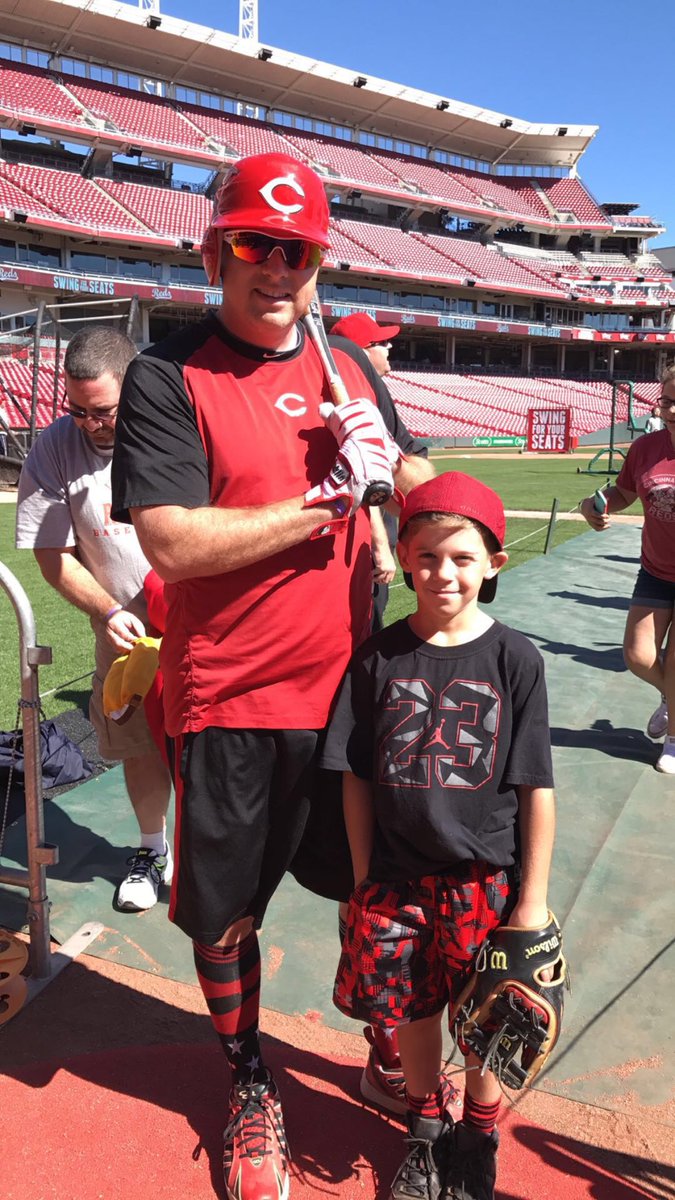 tbeck08's tweet photo. Tried to hit a bomb @Reds in the #swingforyourseats contest. #nottoday #gettingold https://t.co/U6y8HXJjLE