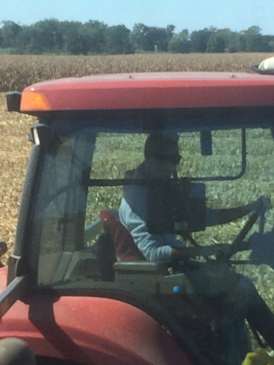 jandafuller's tweet photo. Who says girls don't drive tractors?#proud dad https://t.co/SmjYLdcQtl