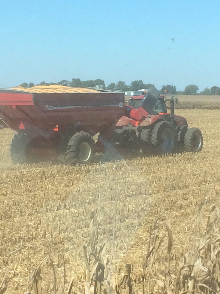 jandafuller's tweet photo. Who says girls don't drive tractors?#proud dad https://t.co/SmjYLdcQtl