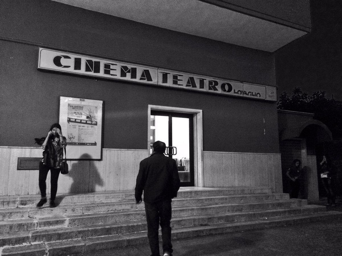 sergioragone's tweet photo. Siamo a Venosa a a fare #cosedicinema @MiminoRICCIARDI @PAnnicchino https://t.co/qVdAABdtZt