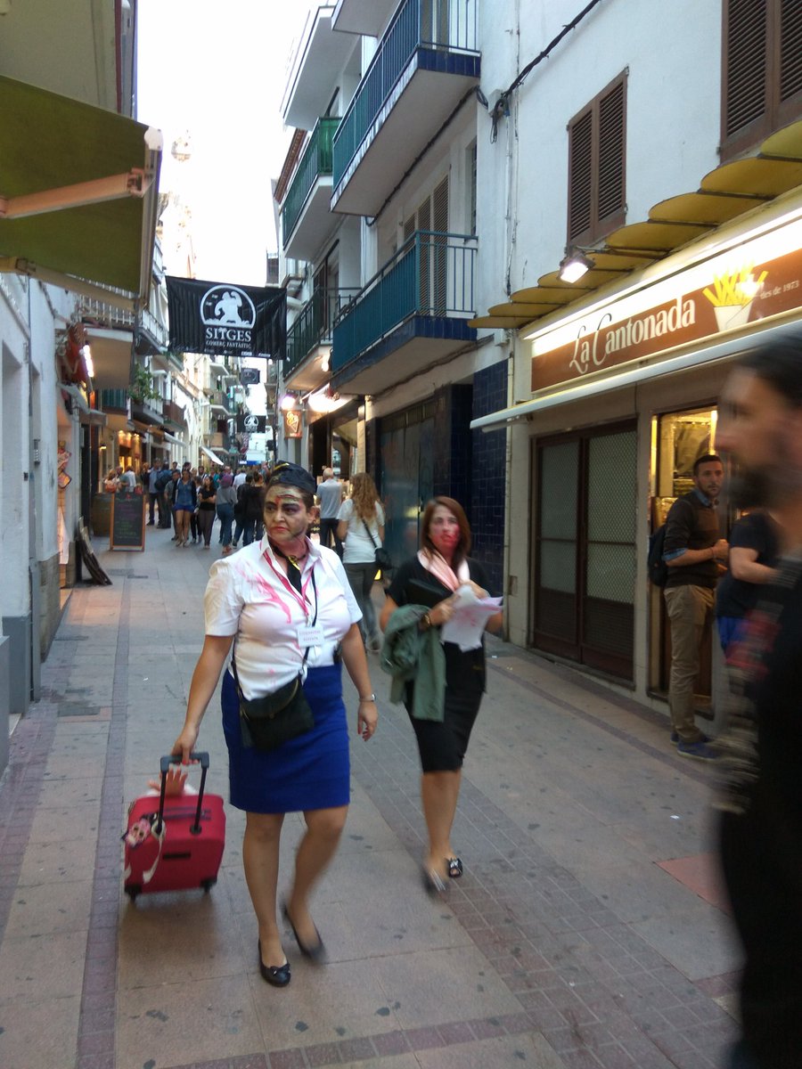 BulldogV8's tweet photo. En #Sitges Festival Internacional de Cinema Fantástic de Catalunya 📼🎬🎥 #Zombiewalk https://t.co/es2h1Fdni6