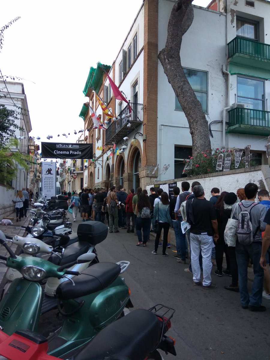BulldogV8's tweet photo. En #Sitges Festival Internacional de Cinema Fantástic de Catalunya 📼🎬🎥 #Zombiewalk https://t.co/es2h1Fdni6