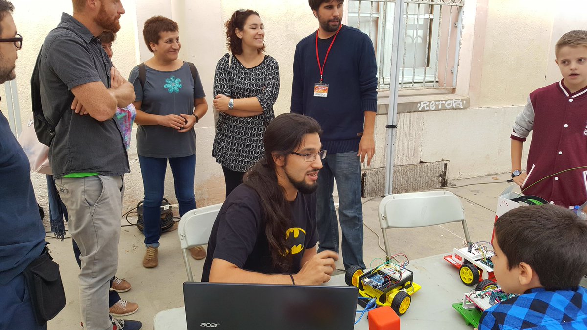 xavifar's tweet photo. Avui hem visitat la #printerparty de @BCN_SantsMont , molts curiosos i entusiastes. #Codiobert per compartir maquinaris, software...😍 https://t.co/pStmOvOd6y