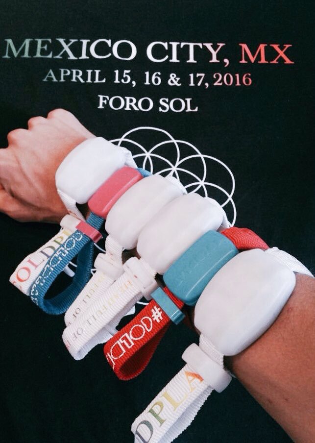 coldplayslife's tweet photo. si regresan tengo que llevar a todas estas de nuevo a acompañarme 🌚 #AHFODLatAmAgain https://t.co/AGwrBaiB0m