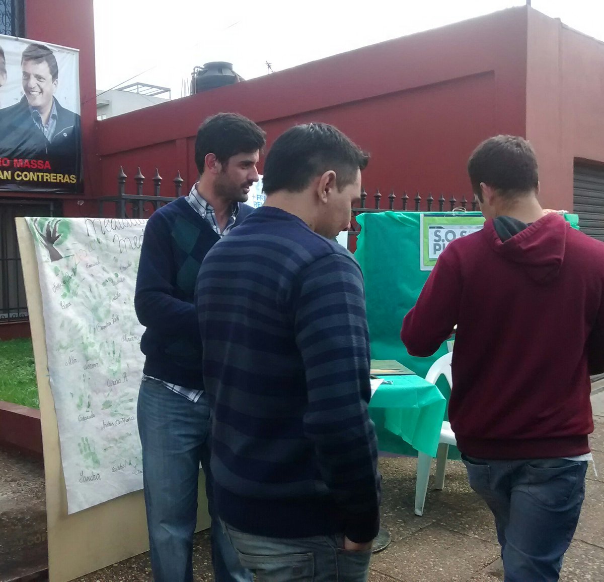nazalagamba's tweet photo. Hoy #JornadaJovenesFRArg en Moreno, @Debogalan   concientizando sobre basurales e impacto ambiental 
@SergioMassa https://t.co/PiryzVnTv7