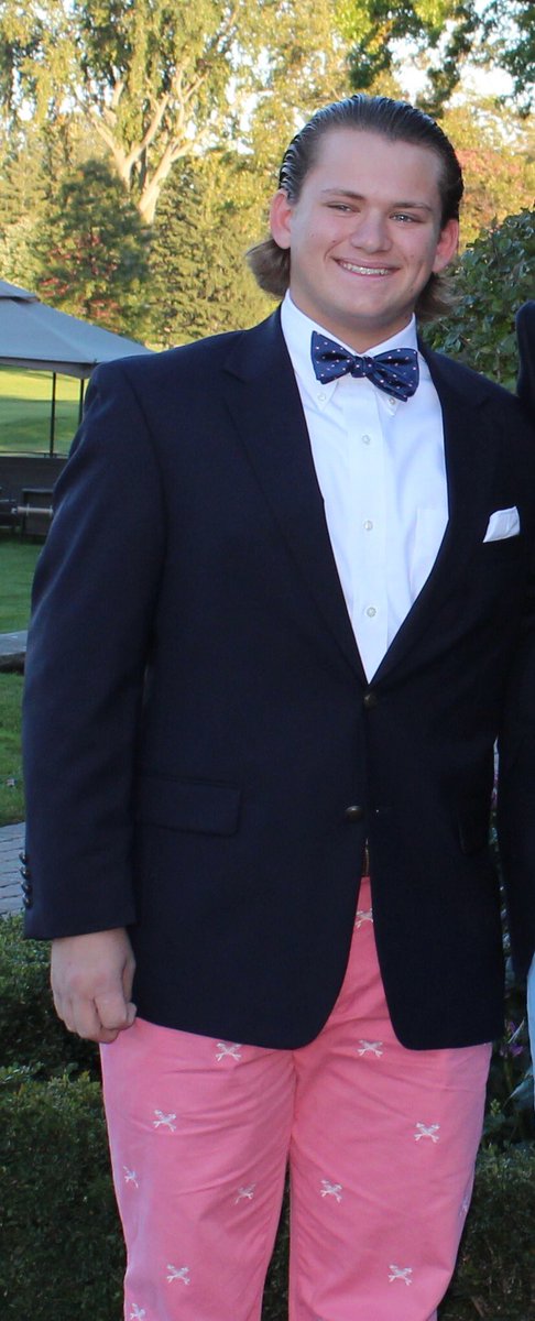 jackroma29's tweet photo. High school hasn't changed me #MeMyselfandI #hoco https://t.co/KMYlCmbJ3j