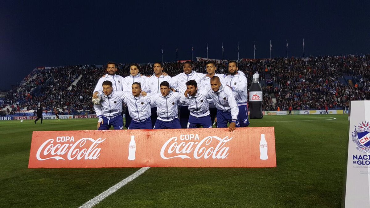 ¡Sorteamos entre todos los socios que hagan RT, 10 camperas <a href="/UmbroUruguay/">Umbro Uruguay</a> como las de los jugadores! ¡Dale RT!