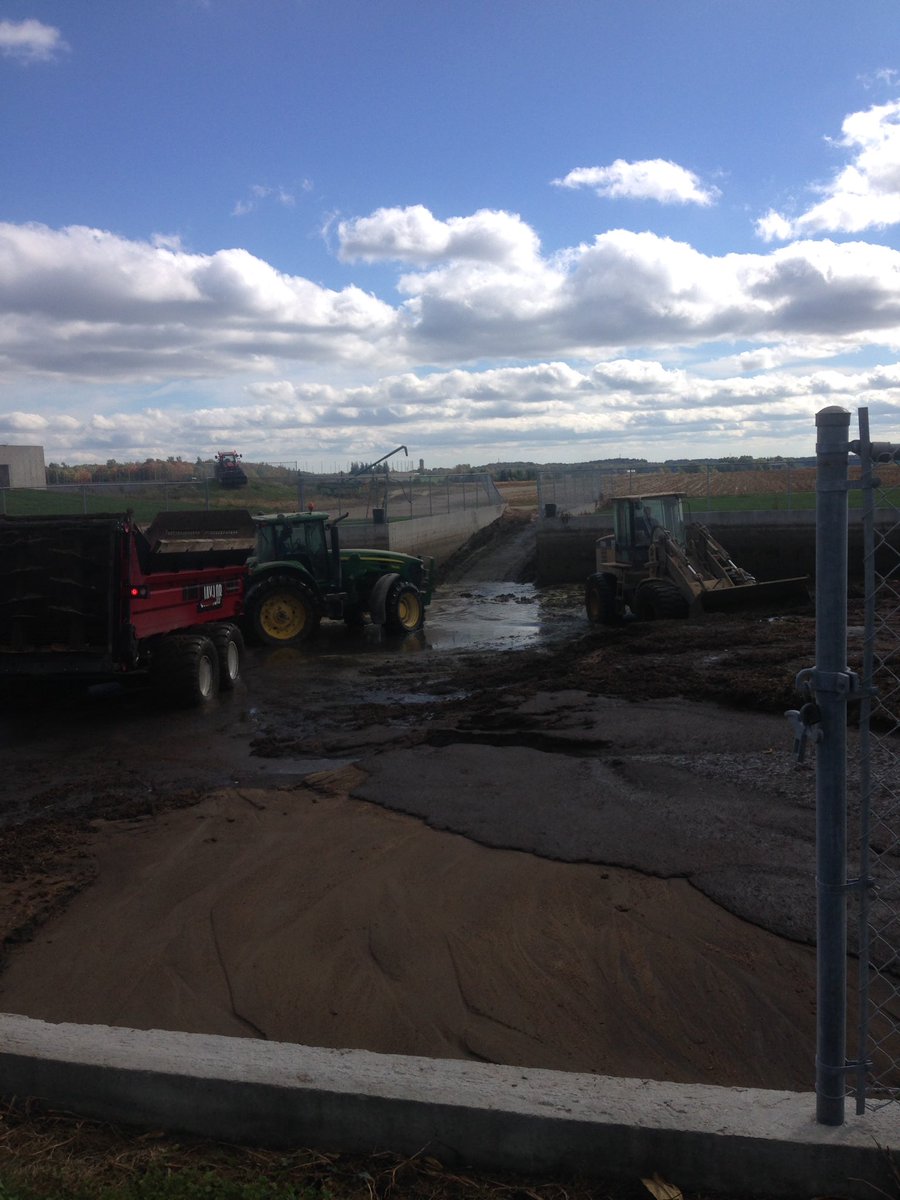 Dtvannes's tweet photo. How me and @linkbeltlooby are spending thanksgiving. #sandproblems https://t.co/oiyQ0JHhq2