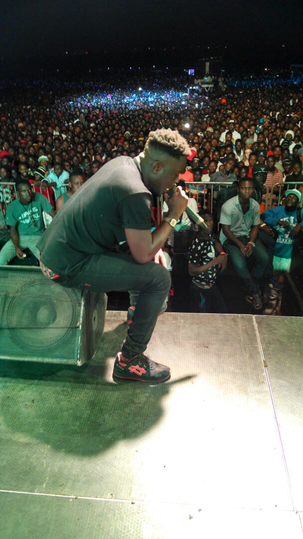 g_ansah's tweet image. Best Performer on the night so far -&amp;gt; @AGBESHIEgh. He was simply 🔥🔥🔥#BhimnationForPeaceConcert #BeenieWords