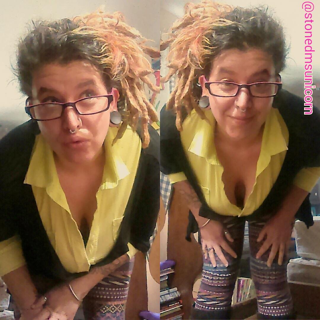 StonedMSUnicorn's tweet image. #Stonergirls make da world go round...💚🌿😘  #girlswho420 #highchicks #litladies #ganjagirls #GVG  Girls who smoke weed are way more fun 😜