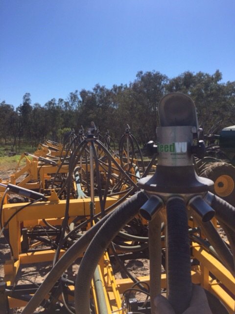 SeedVU's tweet photo. 18 SeedVUs On 80ft MFS seeder planting Sorghum while banding 100kg/ha of fert on 1.5m rows. Nice. #widerows 
Ziesemer property , Surat QLD. https://t.co/wm7k2er82x