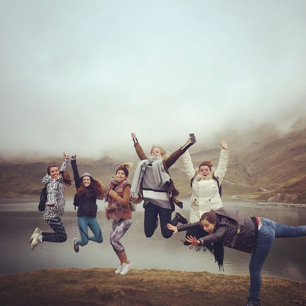Rachel_Breslin's tweet photo. Welcoming the winter in Interlaken #hunzontheroad #tinderlaken https://t.co/GPC9kcd5Ir