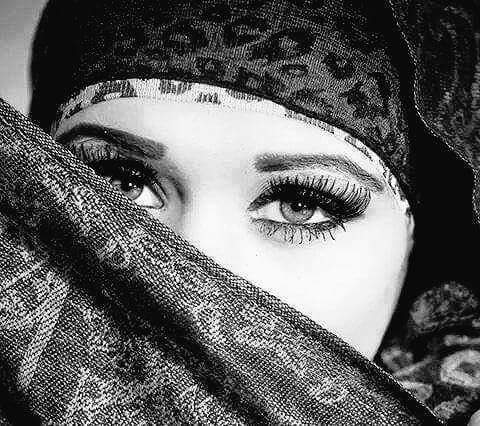 عيناكِ كويّكبان
لا أشتهي العيش
بواحد دون آخر

#عصيان_الذات
#حروف_ضائعه
#حرف_مشرد
#أحفاد_الياسمين
#قيثارة_نبض