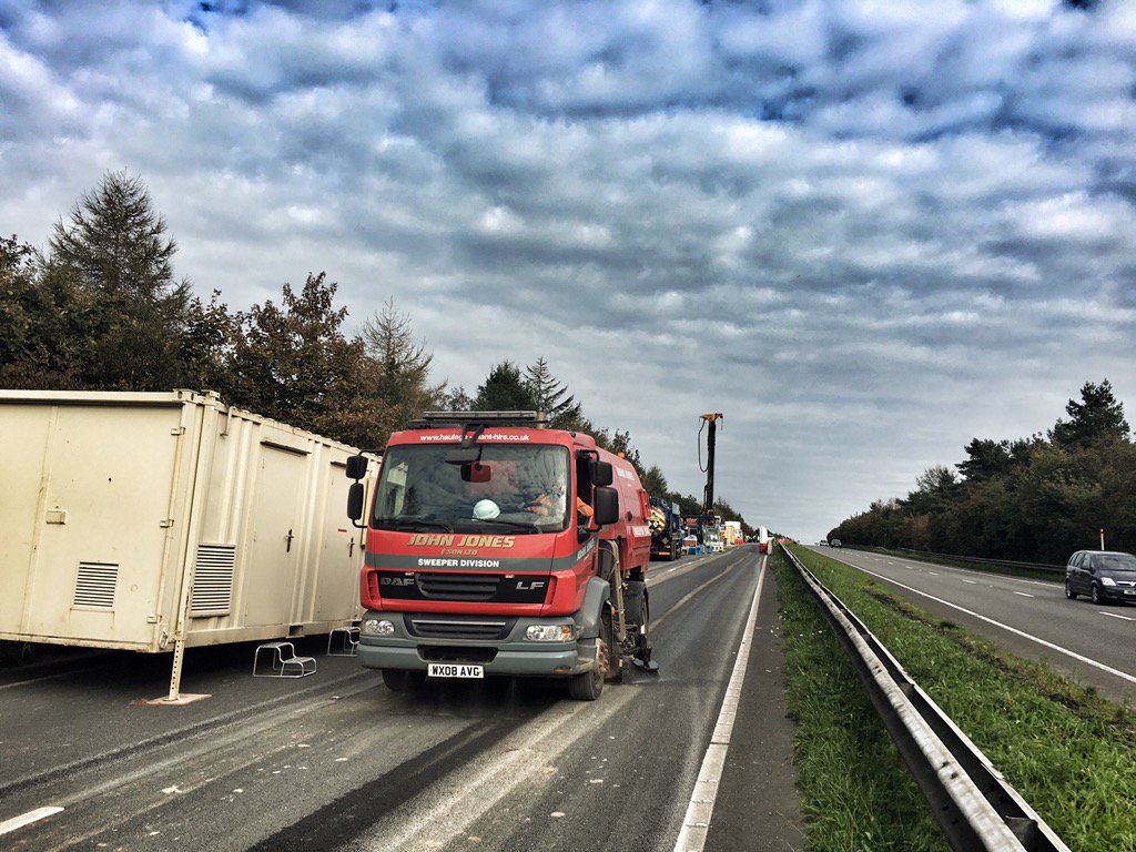 JJ_tippertrucks's tweet photo. Emergency response road sweeper at Nantycaws today. #sendforJJ https://t.co/fdfuR291Ad