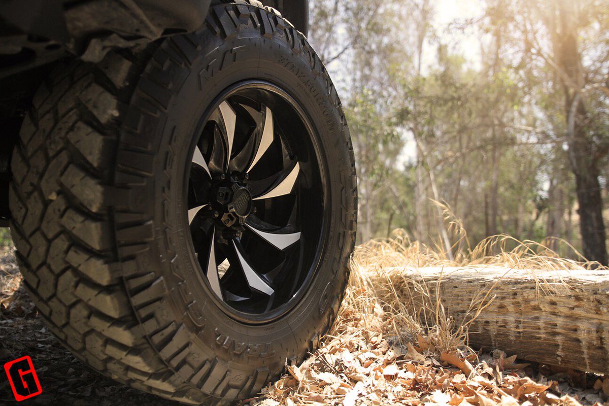 GRID_OFFROAD's tweet photo. RT if your rig needs these GF4 gloss black with brushed accents #gridoffroad wheels! 👊🏼 https://t.co/2x0JAOkpf4