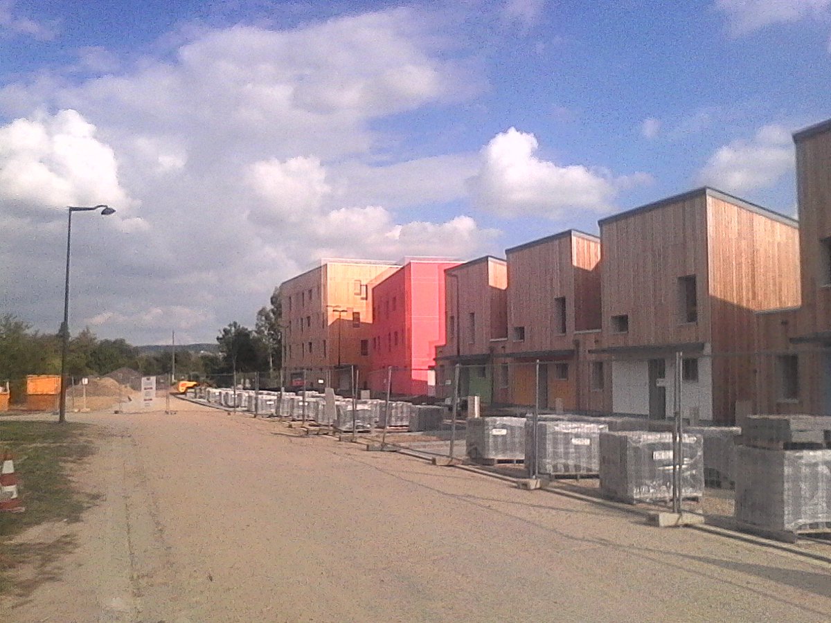 laurent27100's tweet photo. #valdereuil rue du lièvre #siloge l'eco quartier avance bien beaucoup de couleurs 👍 https://t.co/YXP6NVE1cc