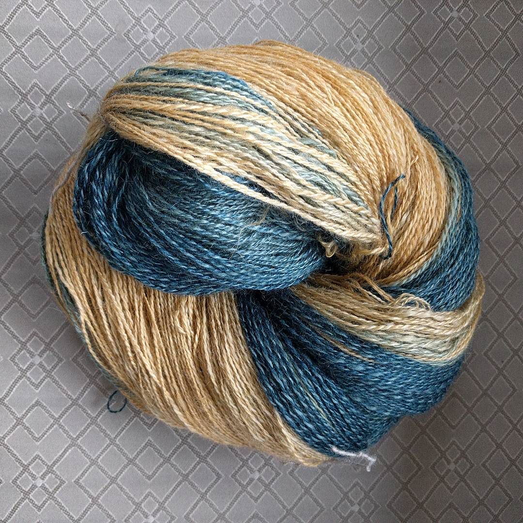 CraftilyKimbrly's tweet image. I have no idea on yardage, but that's 10 oz of #calminginfluence by #allonsyfiberarts spun … buff.ly/2dVeO3L