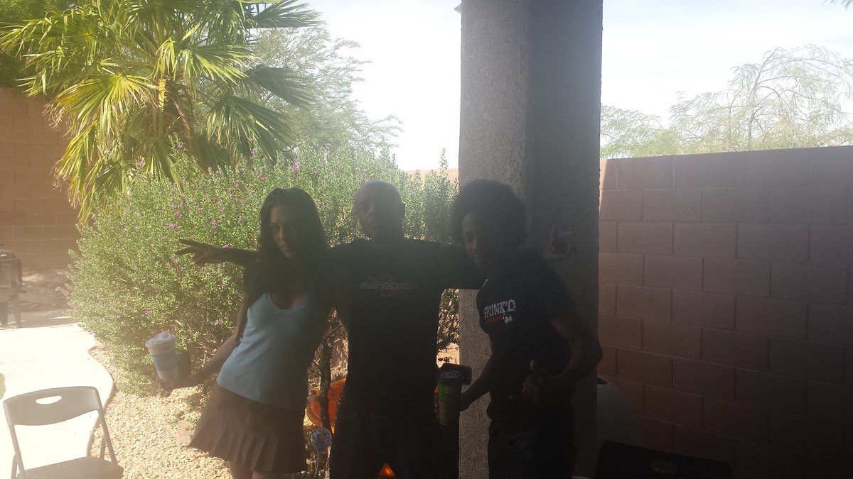 realamberleah's tweet photo. @70screwxxx @joselynpink33 @RONNIESPADEXXX bout to shoot #HottestScene at Ronnie's new house https://t.co/sEFc46Y2I9