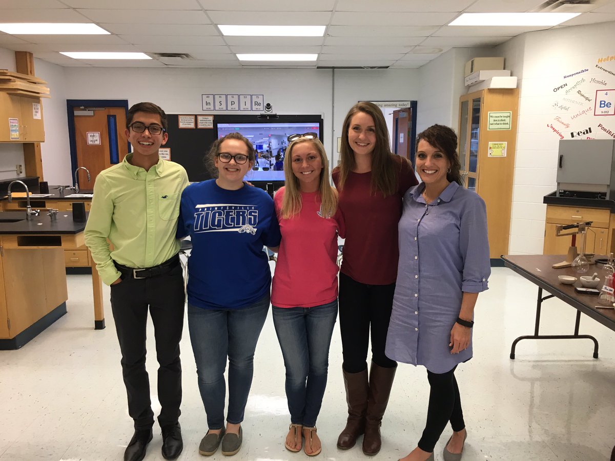 BryanAuxier's tweet photo. Paintsville HS Hack-a-Thon Team Oasis wins $2,000 in today's competition! #hackalachia #PaintsvilleTigers @omgsuzy @Afaria01 @KVEC_ARI https://t.co/qHWCgewK60